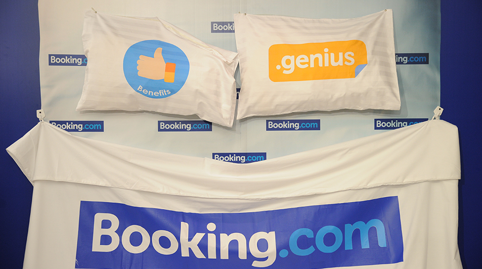 BOOKING.COM